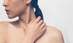 見られたくない！　女性が老化を感じる部位